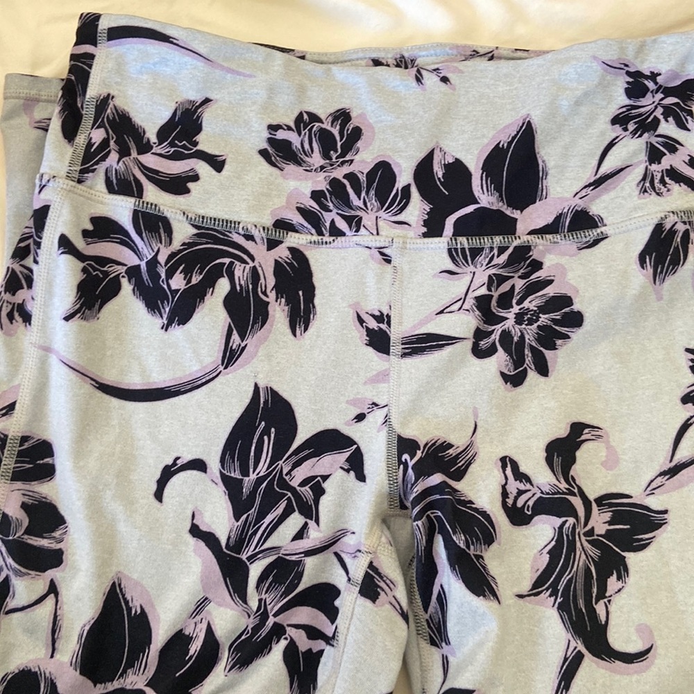 Athleta Cropped Yoga Pants
